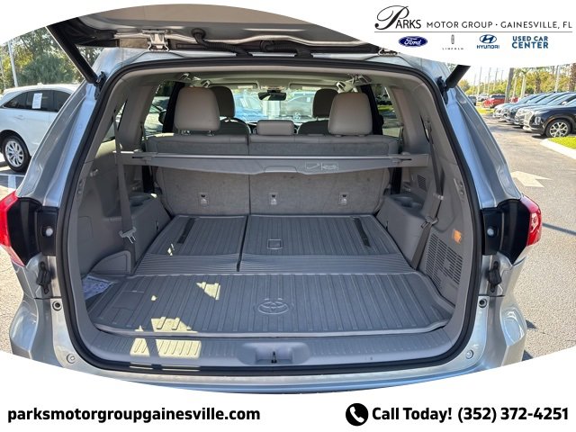 Used 2017 Toyota Highlander Limited image 13