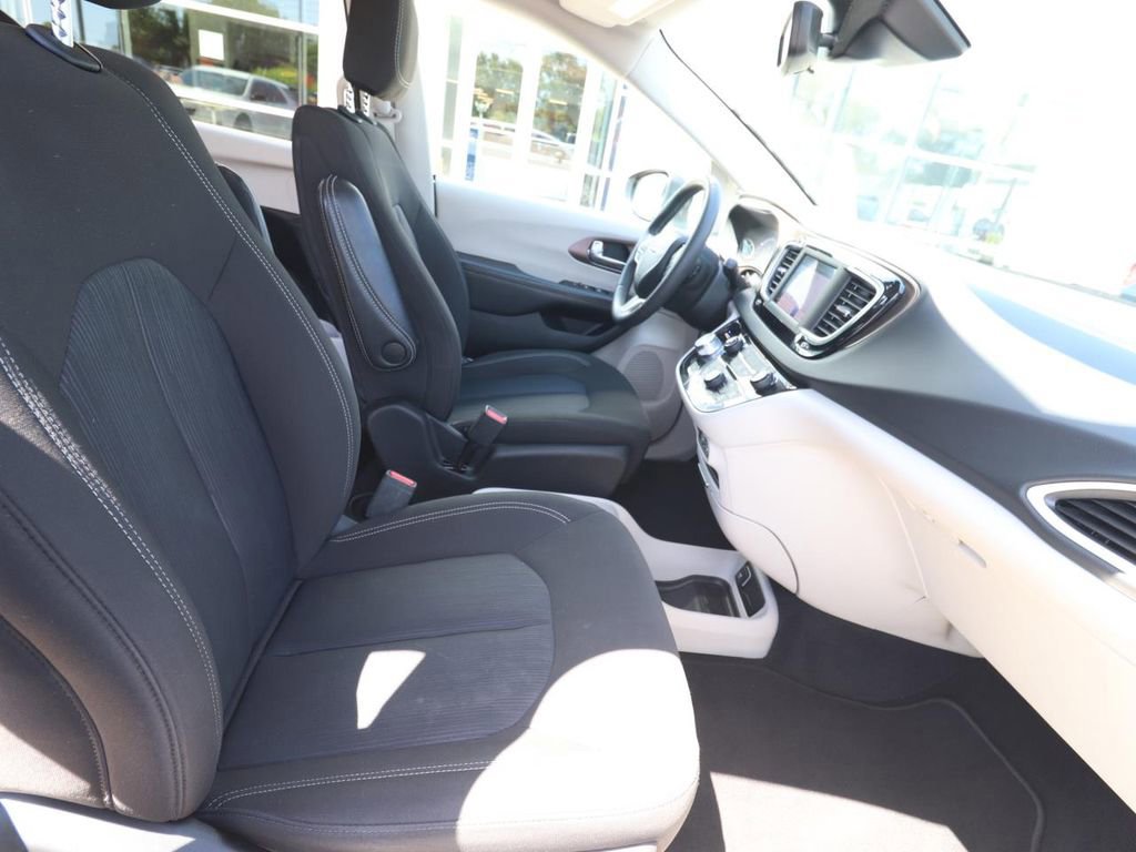 Used 2023 Chrysler Voyager LX FWD image 23