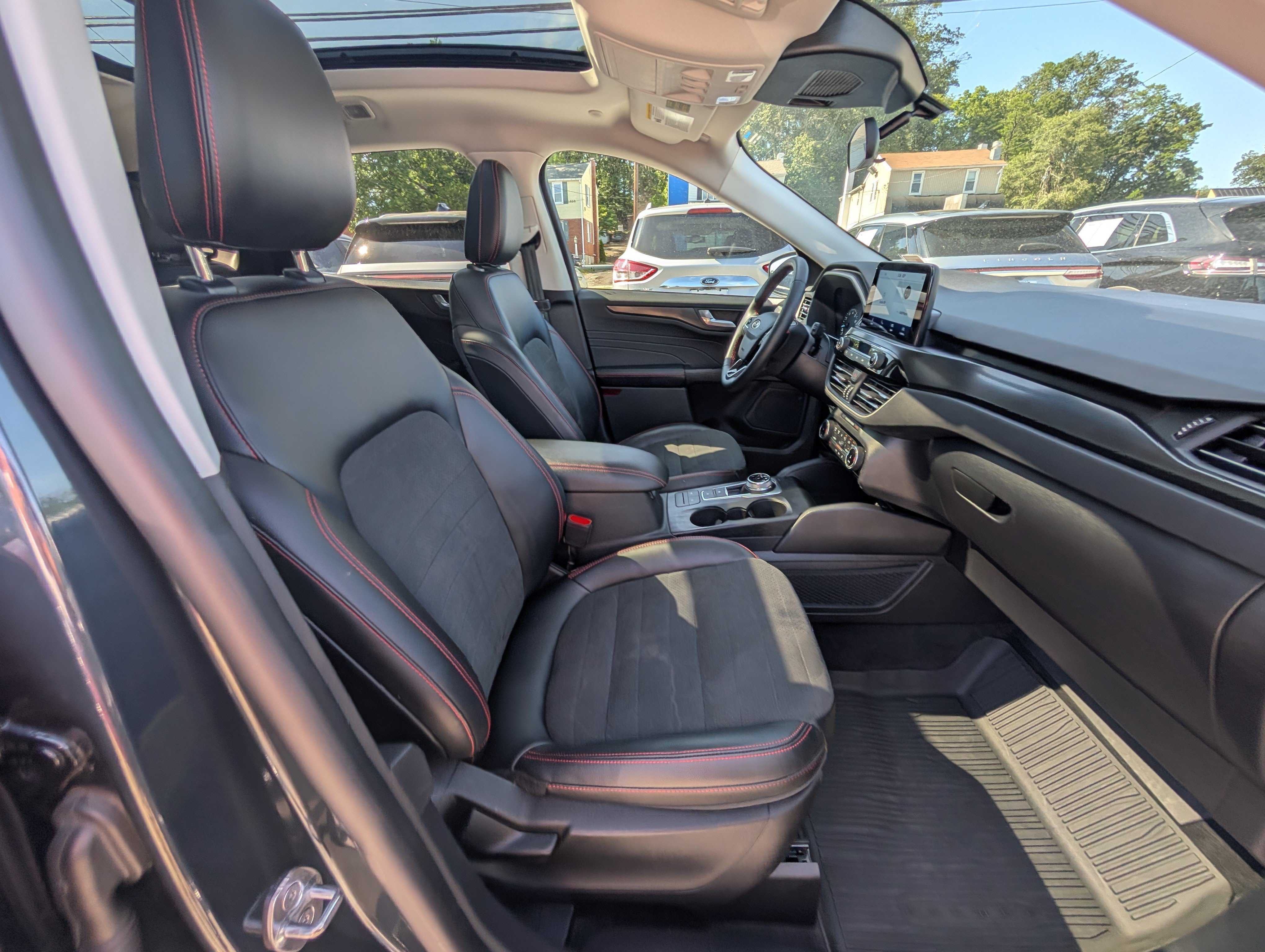 Certified 2022 Ford Escape SEL w/ SEL Stealth AWD Package image 12
