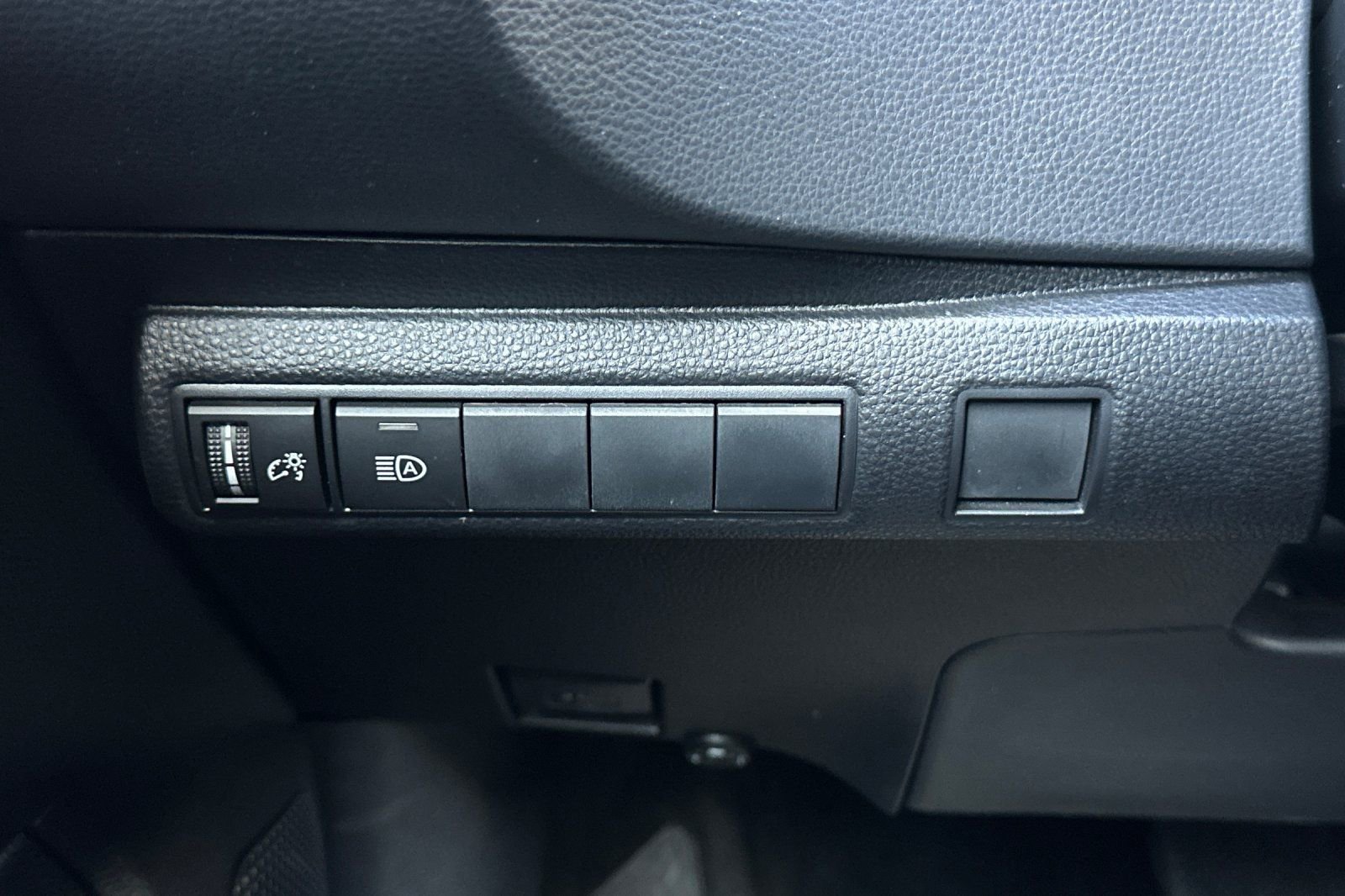 Used 2022 Toyota Corolla LE w/ LE Convenience Package FWD image 27