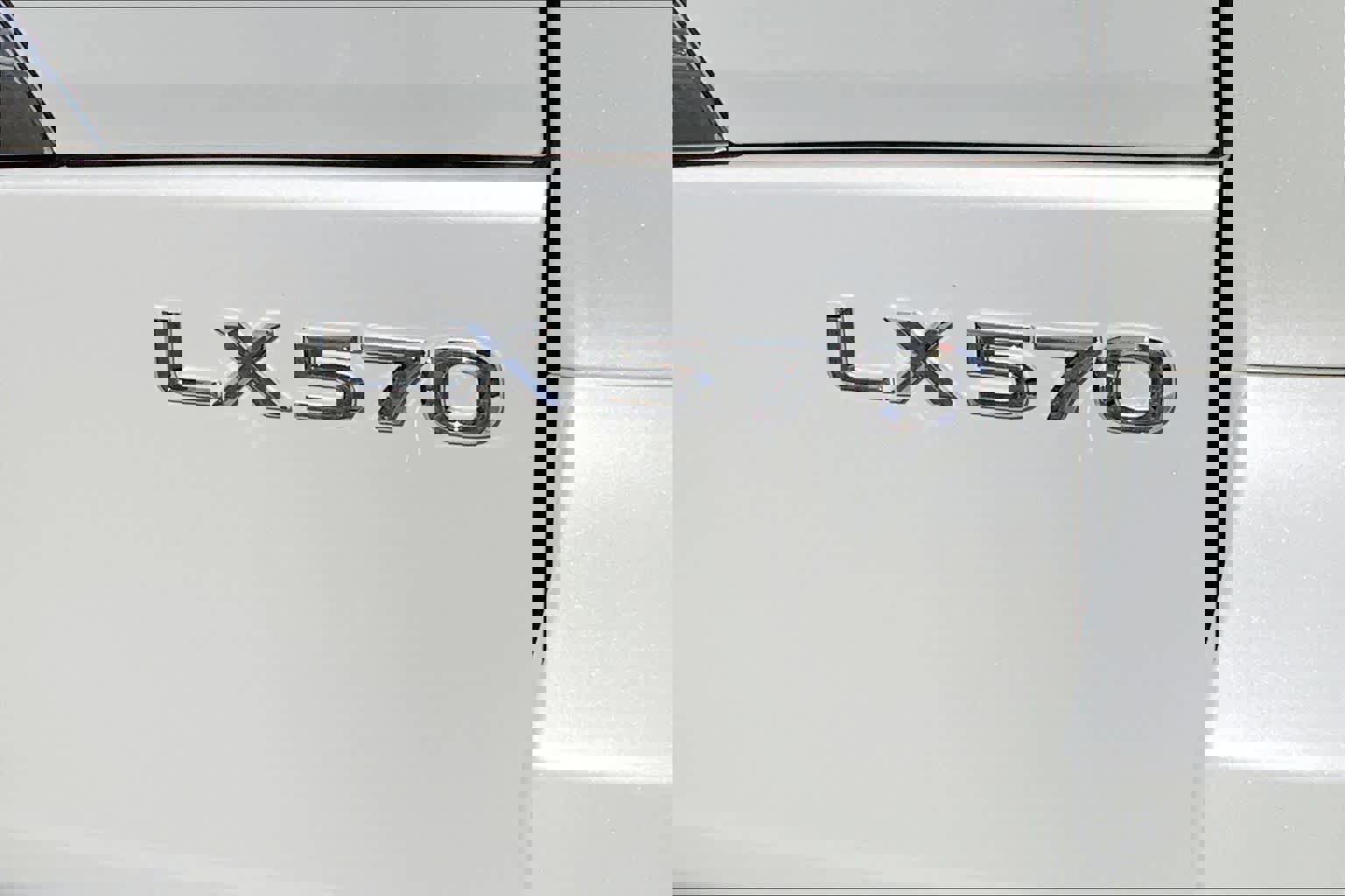 Used 2017 Lexus LX 570 4WD w/ Luxury Package image 12