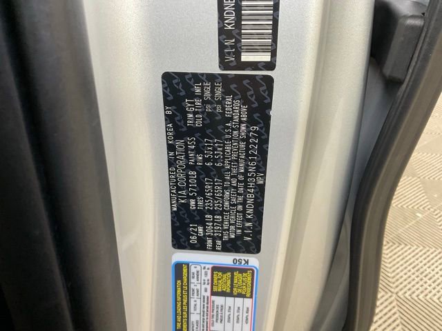 Used 2022 Kia Carnival LX image 28