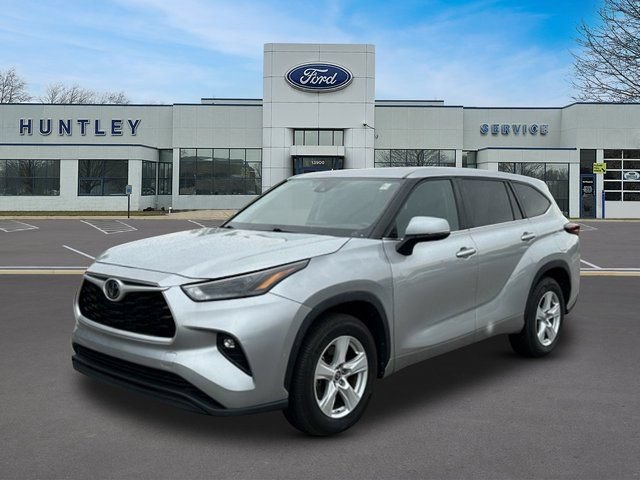 Used 2024 Toyota Highlander LE