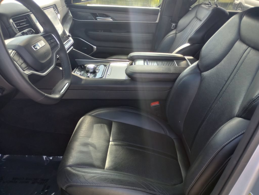 Used 2024 Jeep Wagoneer L Series II w/ Flexible Seating Group AWD/4WD image 19
