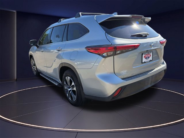 Used 2021 Toyota Highlander XLE FWD image 6