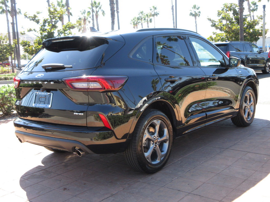 Certified 2023 Ford Escape ST-Line AWD/4WD image 4