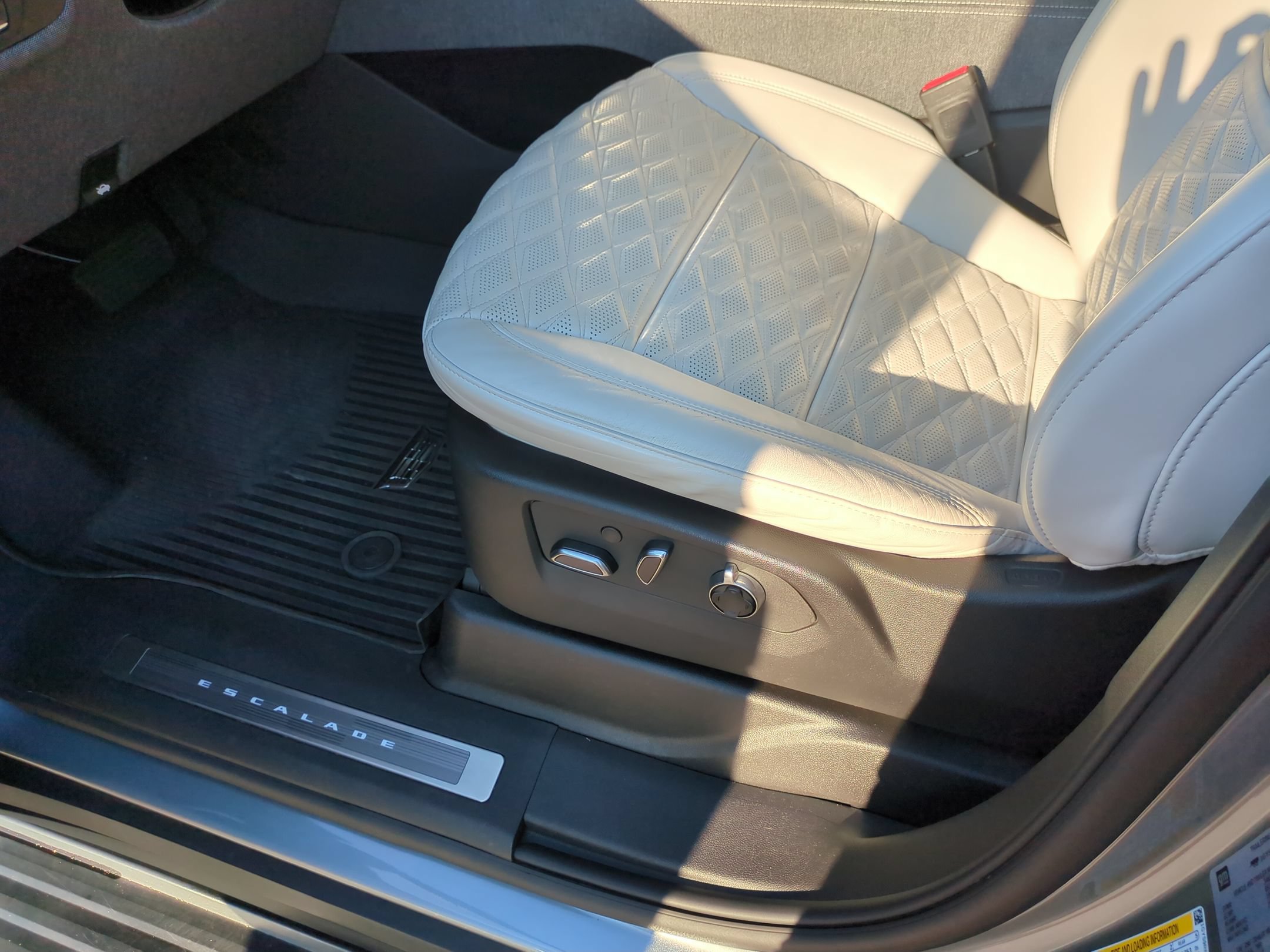 Used 2025 Cadillac Escalade ESV Sport Platinum w/ LPO, Floor Liner Package AWD/4WD image 17