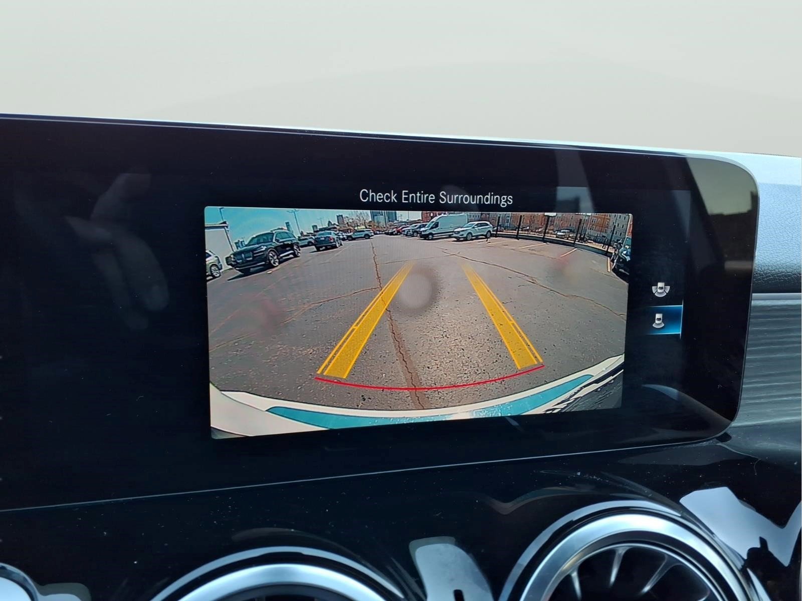 Used 2022 Mercedes-Benz GLB 250 4MATIC image 17