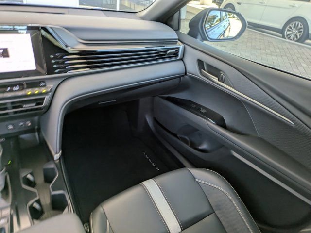 Used 2025 Toyota Camry SE image 15