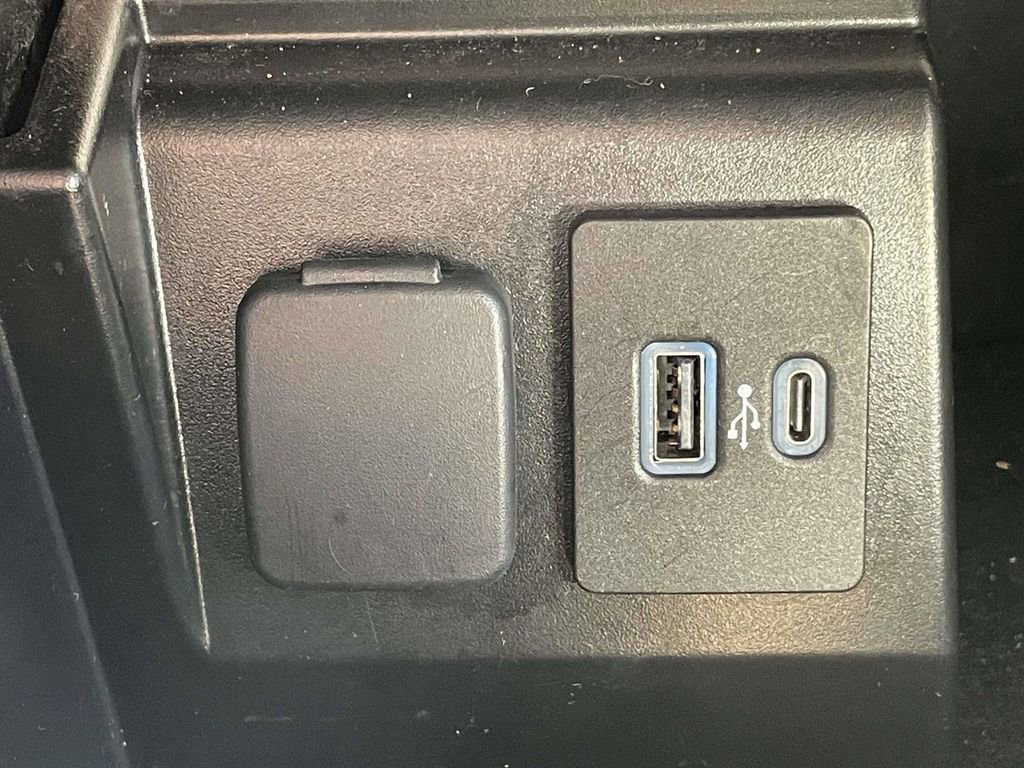 Certified 2022 Ford Explorer XLT w/ Equipment Group 202A image 23