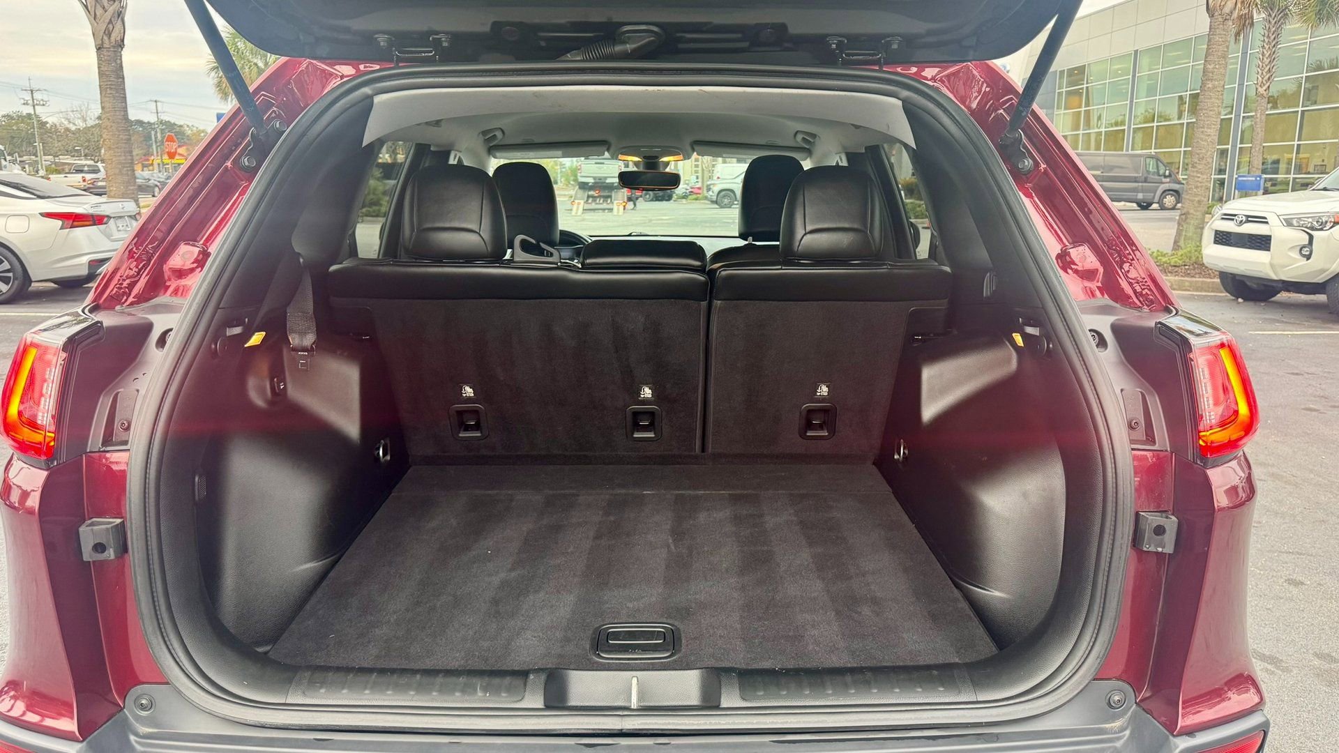 Used 2019 Jeep Cherokee Trailhawk w/ Cold Weather Group image 15