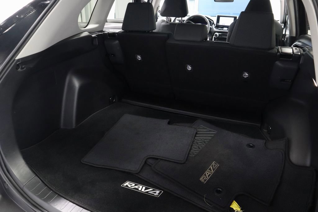 Used 2023 Toyota RAV4 LE AWD/4WD image 12