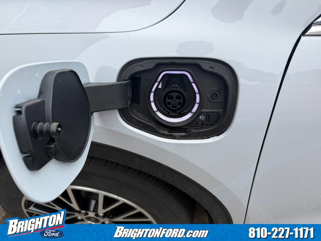 Certified 2025 Ford Escape SE image 7