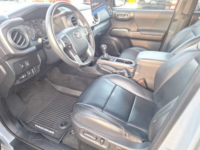 Used 2020 Toyota Tacoma TRD Sport w/ TRD Premium Sport Package AWD/4WD image 12