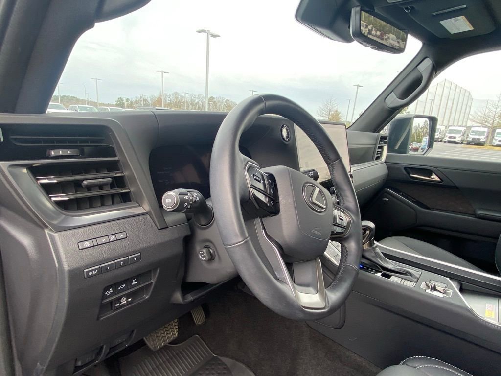 Used 2025 Lexus GX 550 w/ Accessory Package (Z1) image 9