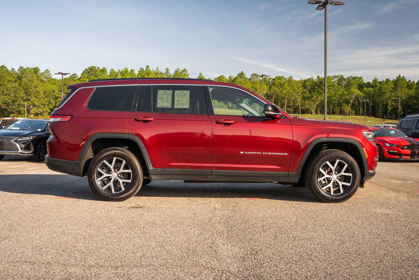 Used 2025 Jeep Grand Cherokee L Limited w/ Trailer Tow Package AWD/4WD image 9
