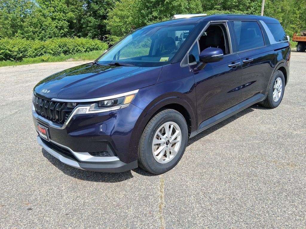 Used 2023 Kia Carnival LX image 5