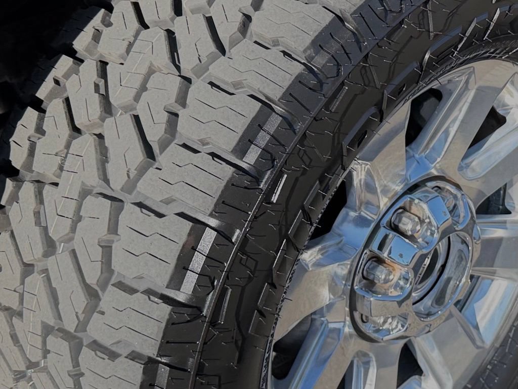 Certified 2022 Ford F350 Platinum w/ FX4 Off-Road Package AWD/4WD image 12