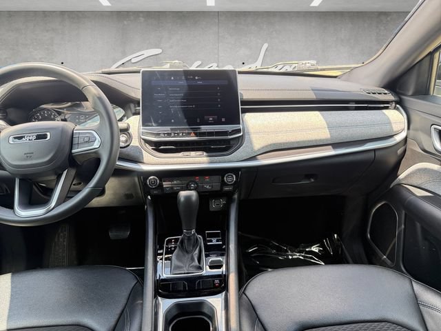 Used 2024 Jeep Compass Latitude AWD/4WD image 4