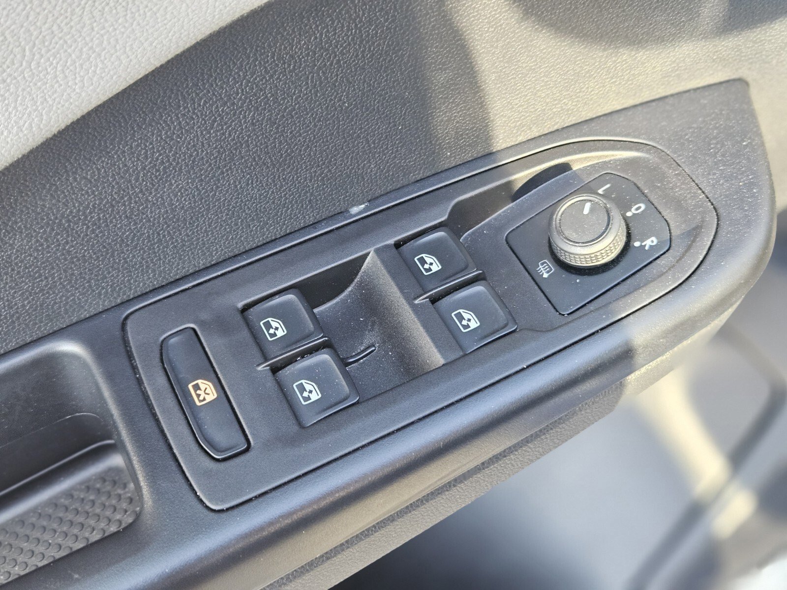 Used 2024 Volkswagen Taos SE image 18