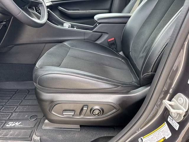 Used 2023 Jeep Grand Cherokee L Altitude AWD/4WD image 17