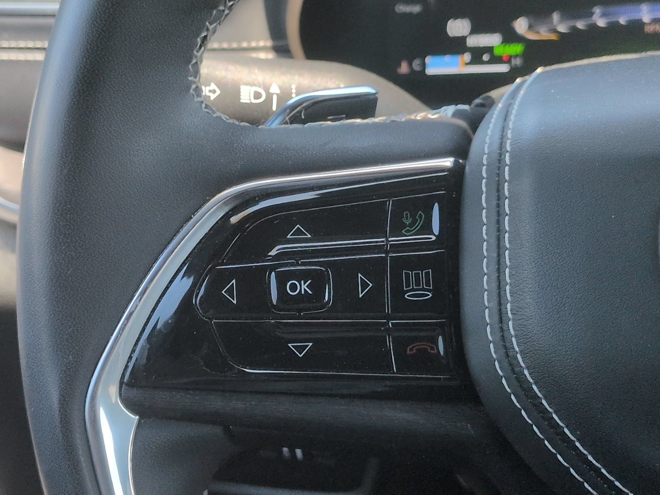Used 2023 Jeep Grand Cherokee Overland AWD/4WD image 18