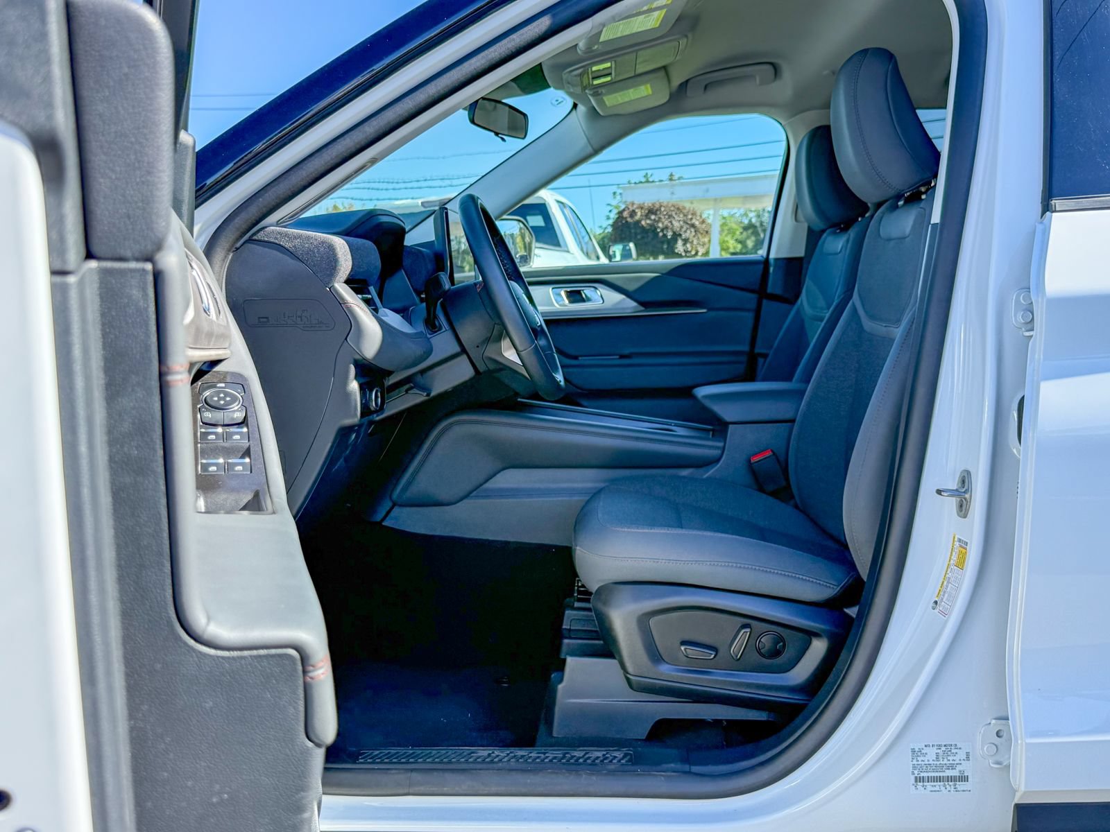 Certified 2025 Ford Explorer Active AWD/4WD image 17