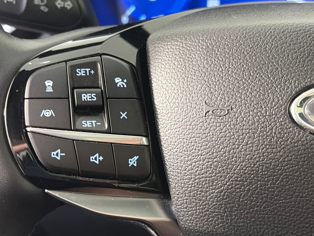 Certified 2023 Ford Explorer Platinum w/ Technology Package AWD/4WD image 17