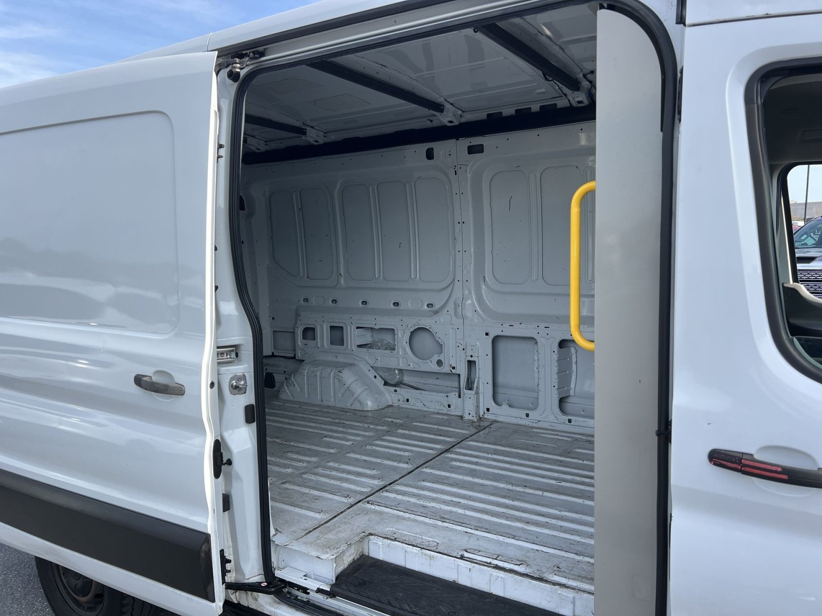 Certified 2021 Ford Transit 250 Medium Roof RWD image 19