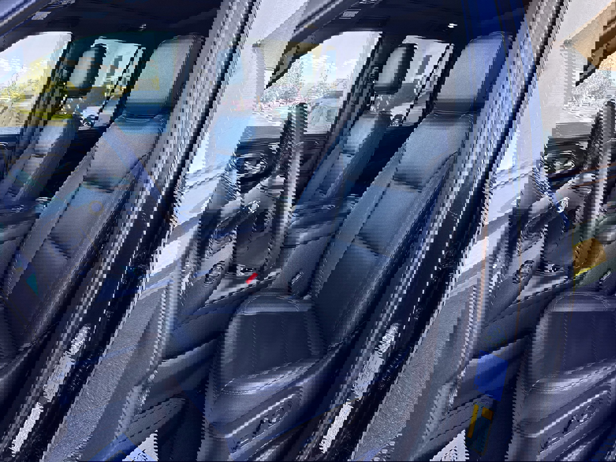 Used 2022 Chevrolet Tahoe Z71 w/ Luxury Package image 17