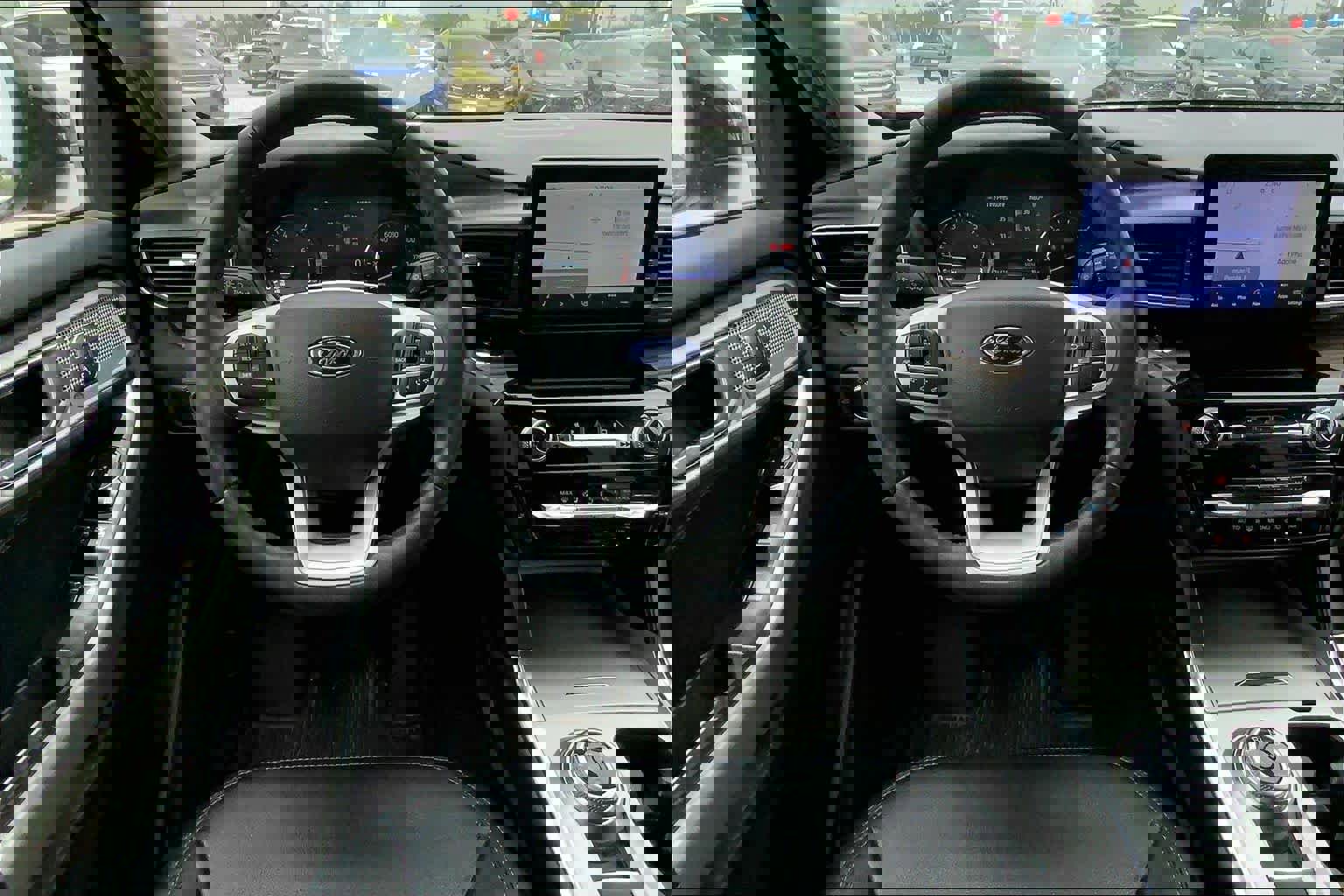 Certified 2022 Ford Explorer Limited w/ Equipment Group 301A image 6