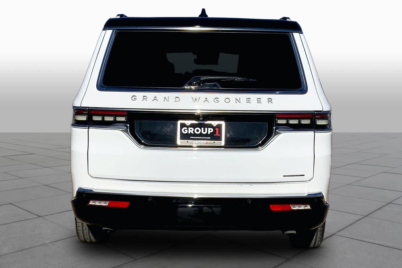 Used 2024 Jeep Grand Wagoneer L Series III AWD/4WD image 5