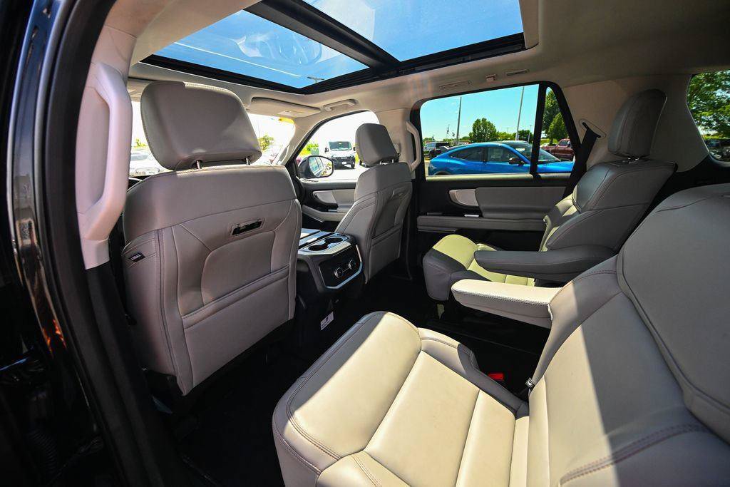 Certified 2025 Ford Expedition Active AWD/4WD image 22