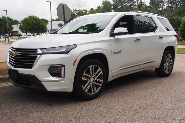 Used 2023 Chevrolet Traverse High Country FWD image 3