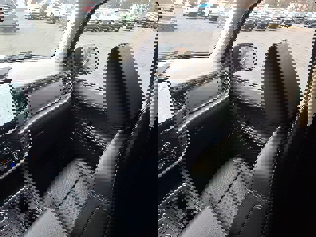 Certified 2024 Ford Expedition XLT image 11