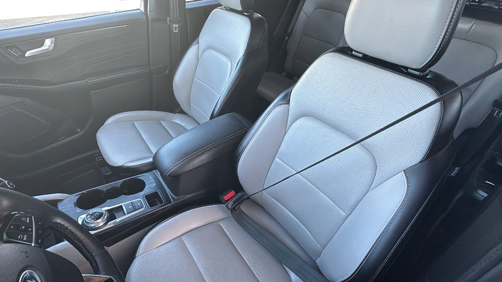 Certified 2025 Ford Escape Platinum image 22