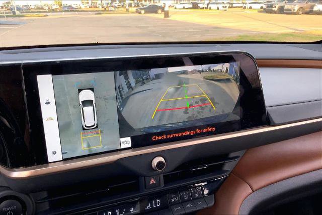 Used 2025 Toyota Crown Signia w/ Advanced Technology Package image 27