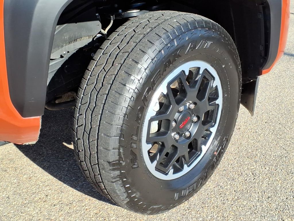 Used 2025 Toyota Tacoma TRD Off-Road AWD/4WD image 9