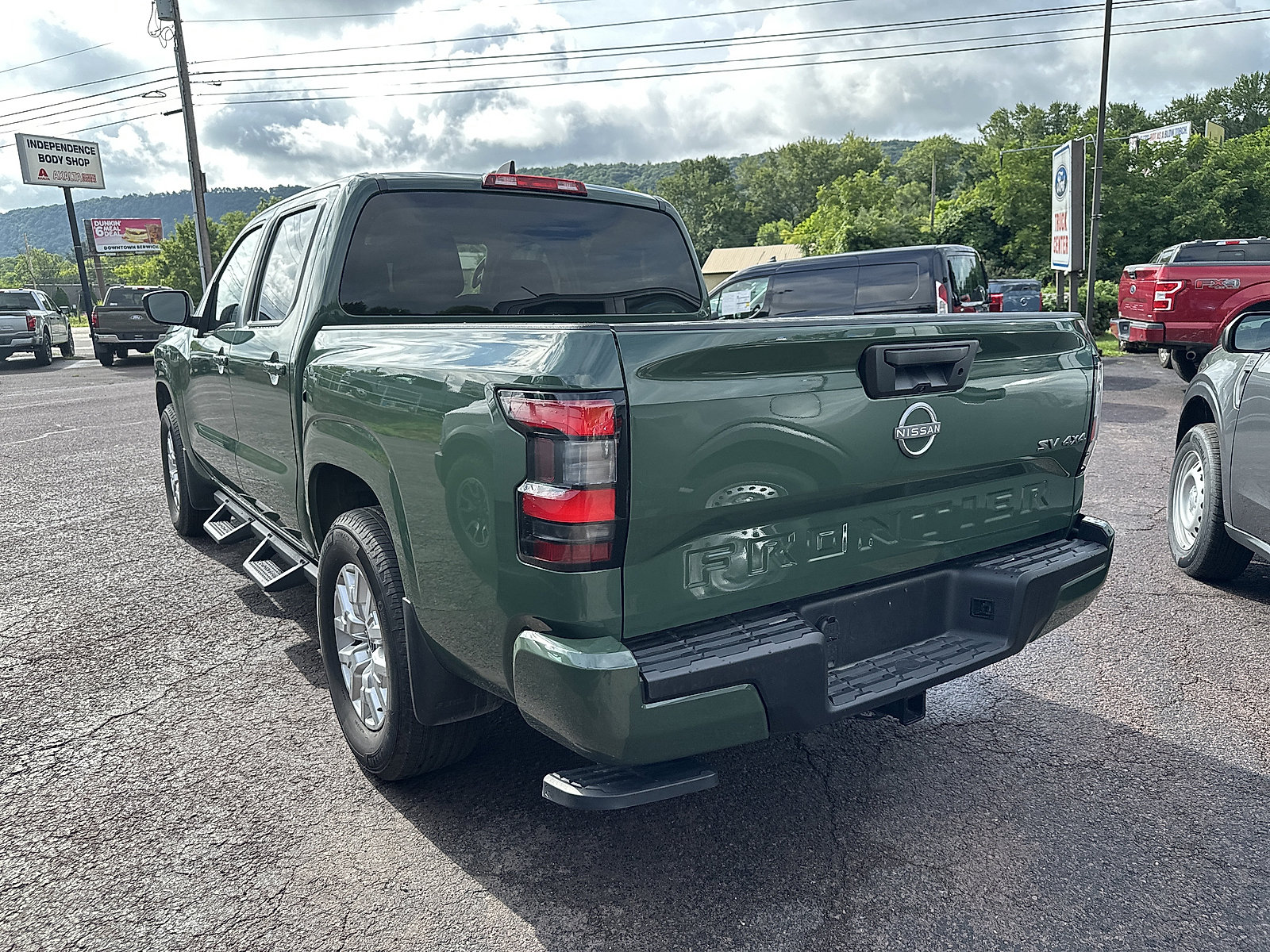 Used 2023 Nissan Frontier SV w/ Tow Package AWD/4WD image 3