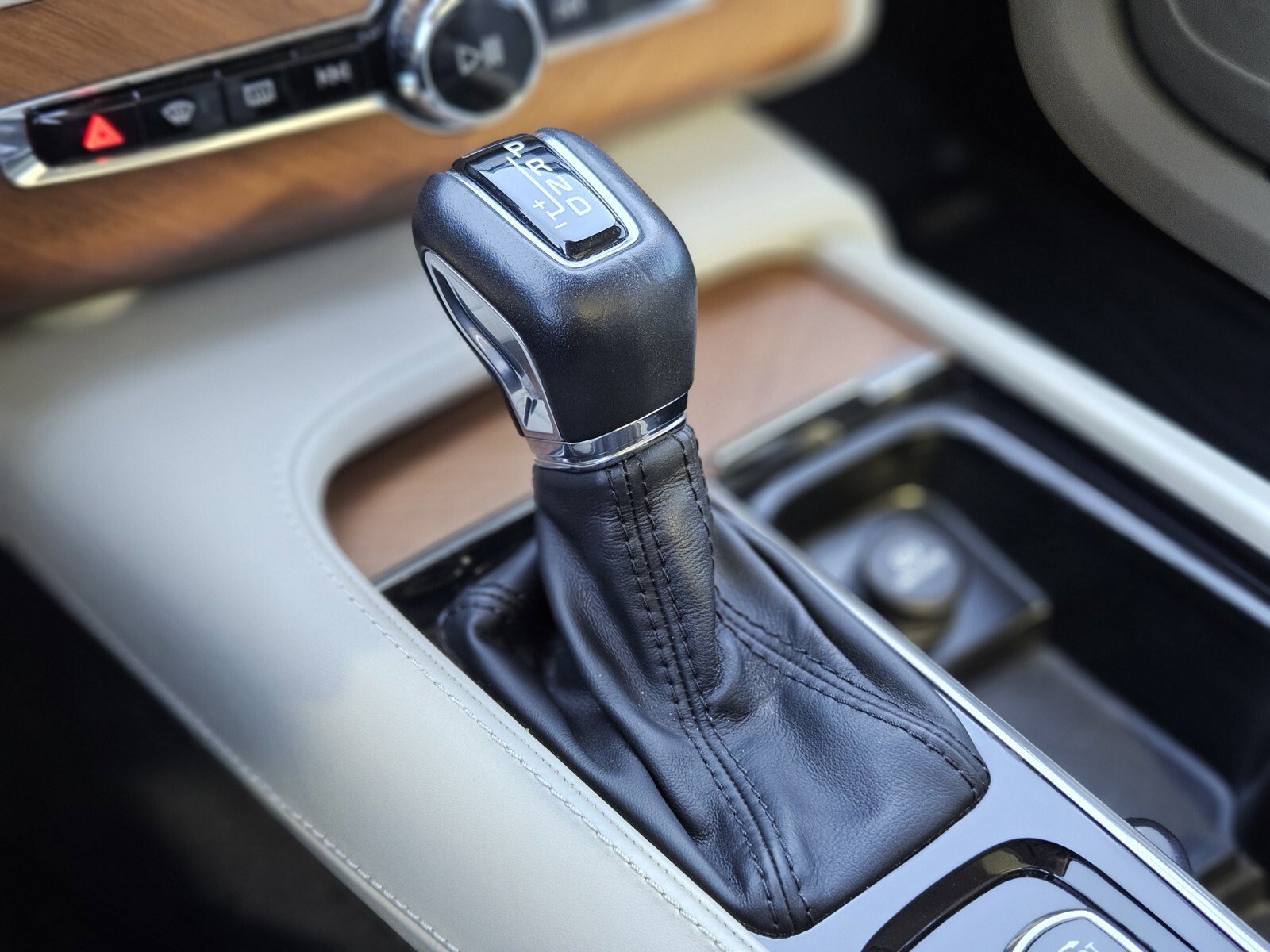 Used 2020 Volvo XC90 T6 Inscription w/ Protection Package Premier image 24