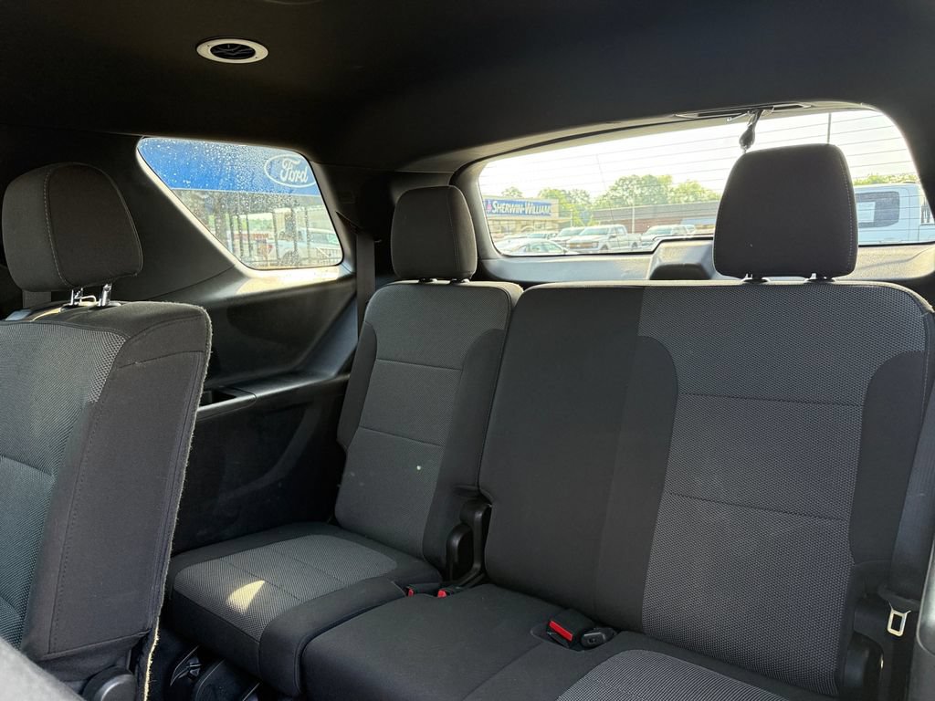 Used 2023 Chevrolet Traverse LT FWD image 18