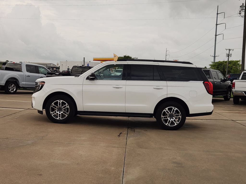 Certified 2025 Ford Expedition Active AWD/4WD image 4