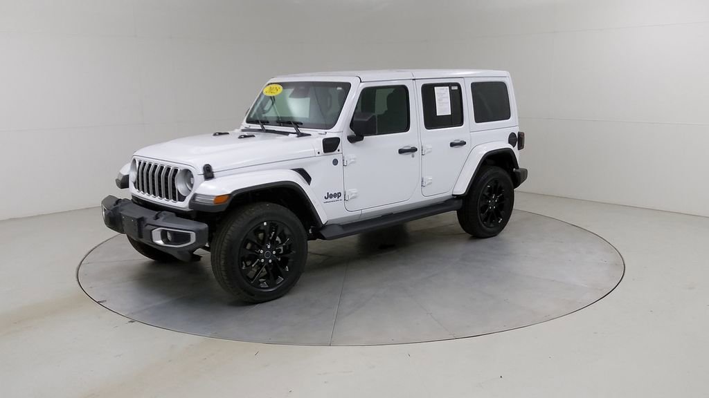 Used 2025 Jeep Wrangler Unlimited Sahara AWD/4WD image 19
