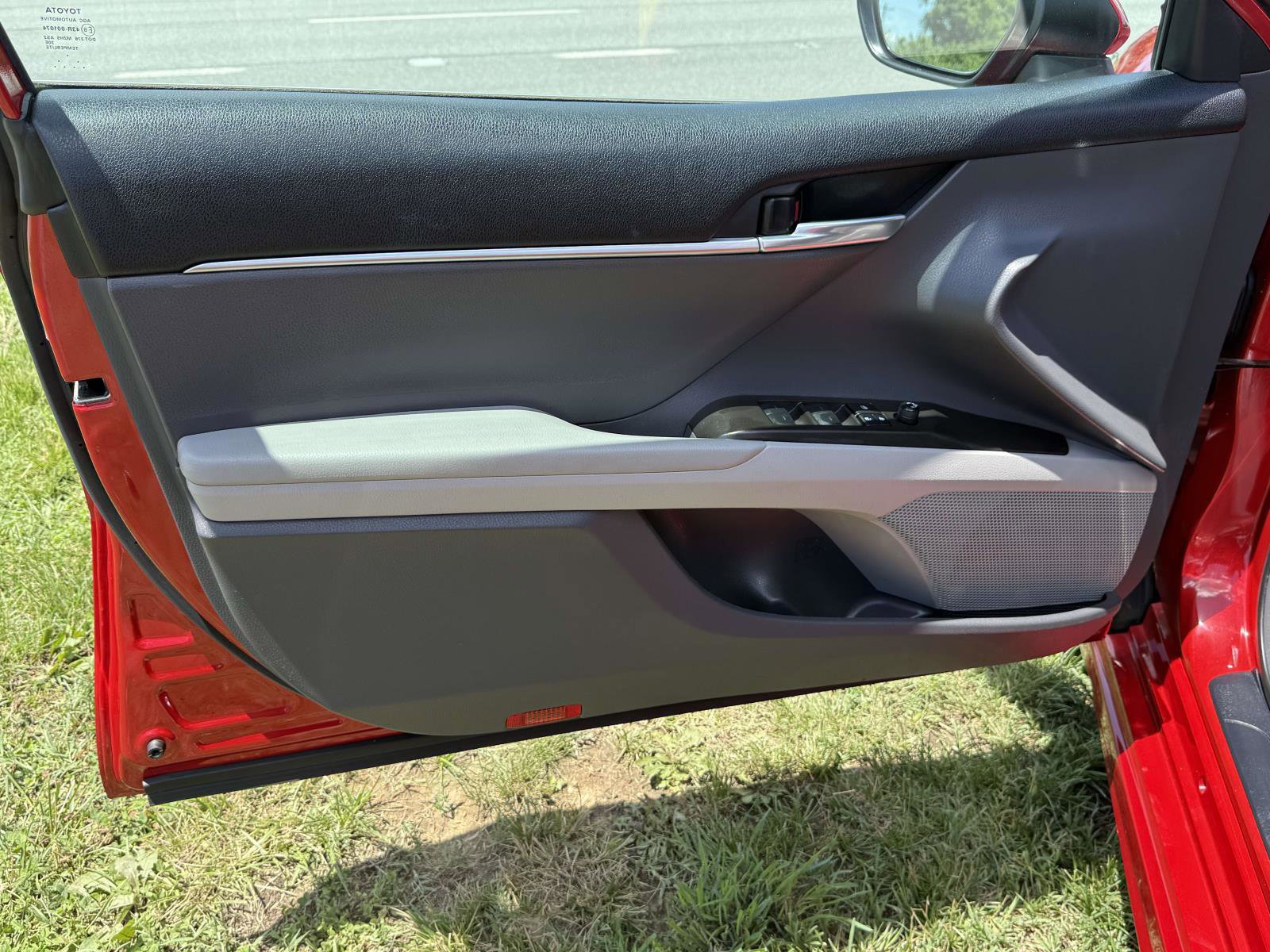 Used 2022 Toyota Camry SE FWD image 16