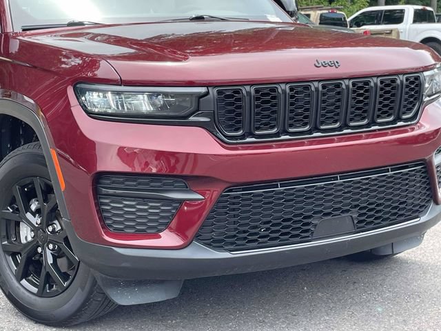Used 2024 Jeep Grand Cherokee Altitude AWD/4WD image 2