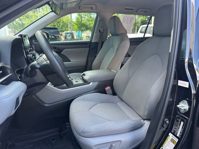 Used 2020 Toyota Highlander L FWD image 12