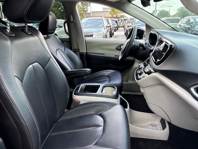 Used 2024 Chrysler Pacifica Touring-L FWD image 28