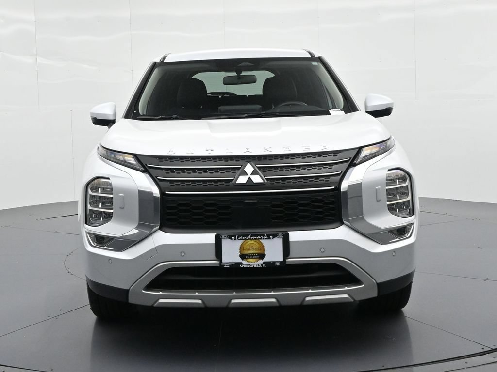 Used 2023 Mitsubishi Outlander SE AWD/4WD image 3