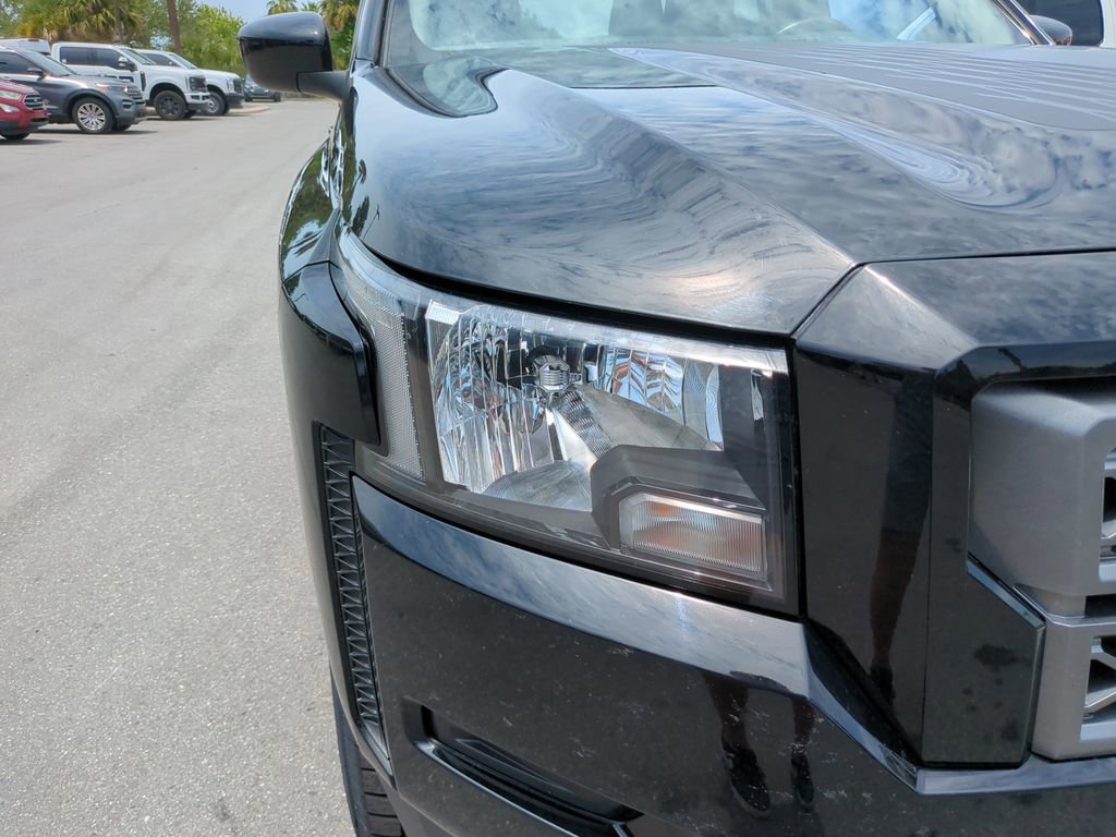 Used 2022 Nissan Frontier SV w/ Technology Package RWD image 9