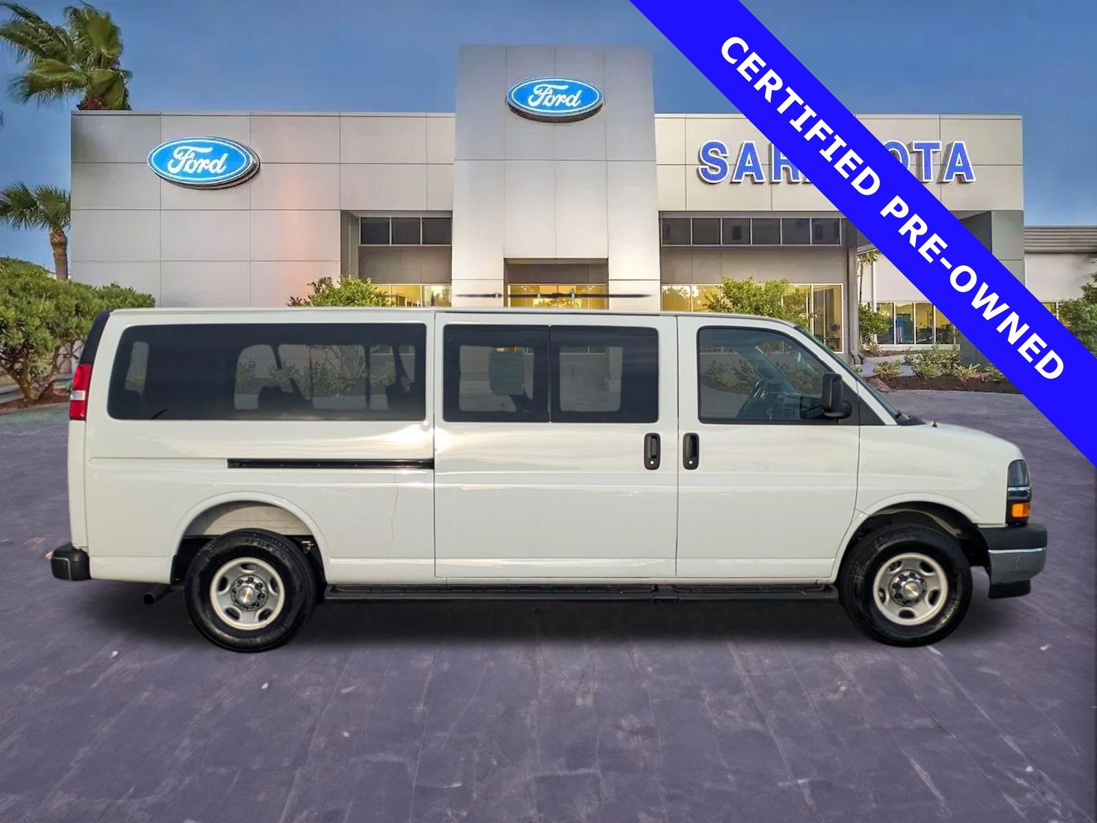 Used 2025 Chevrolet Express 3500 LT w/ LT Preferred Equipment Group RWD image 1